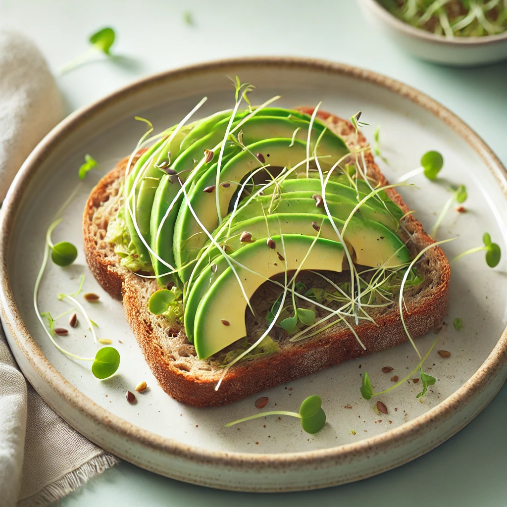 לחם כוסמין עם אבוקדו ונבטים